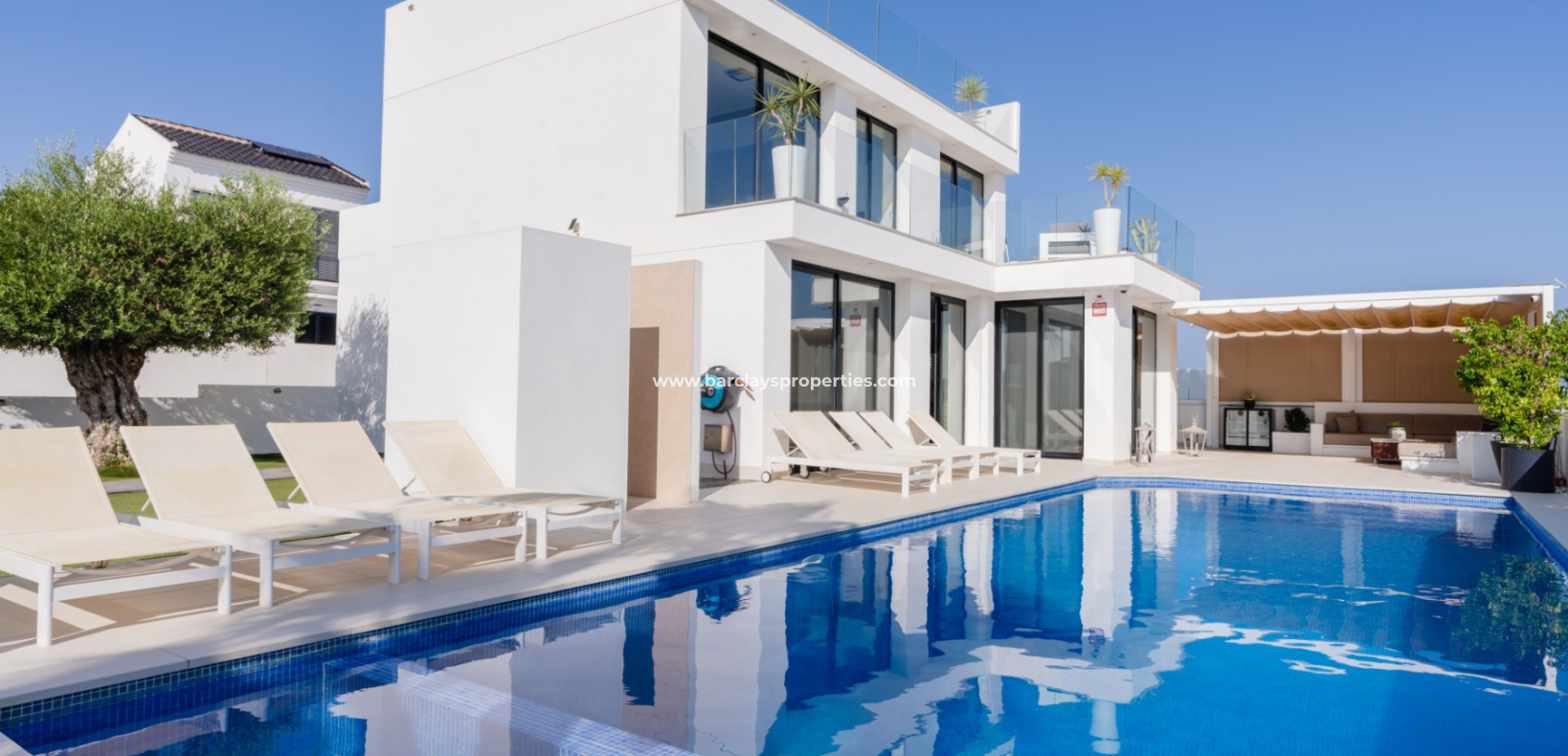Reventa - Chalet Independiente - Urb. La Marina