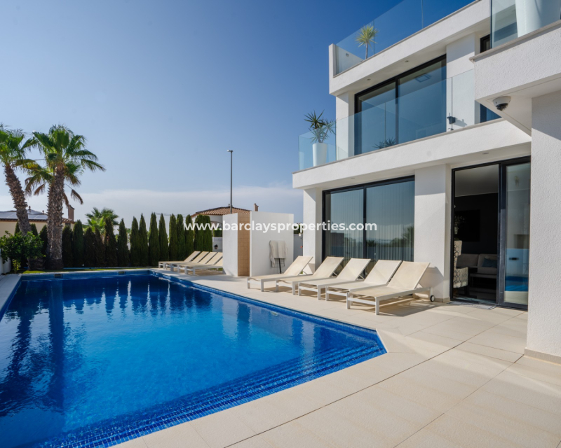 Reventa - Chalet Independiente - Urb. La Marina