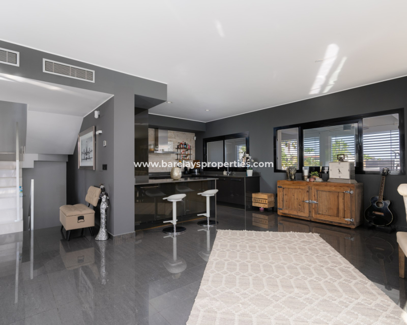 Reventa - Chalet Independiente - Urb. La Marina