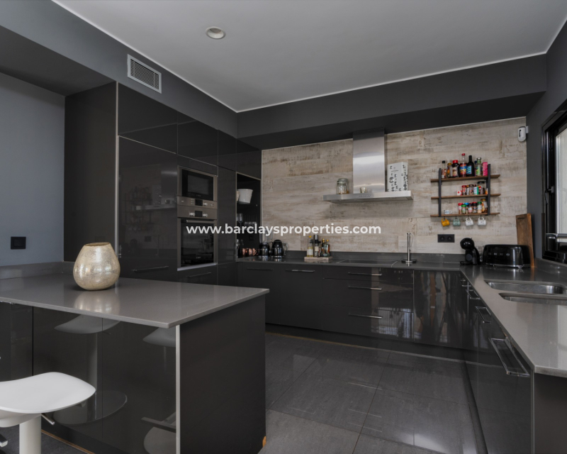 Reventa - Chalet Independiente - Urb. La Marina