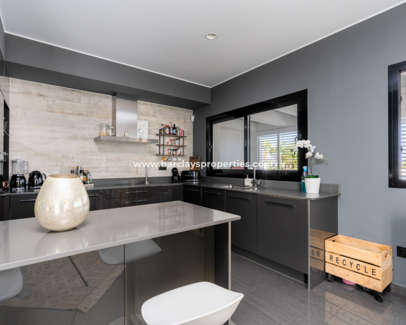 Reventa - Chalet Independiente - Urb. La Marina