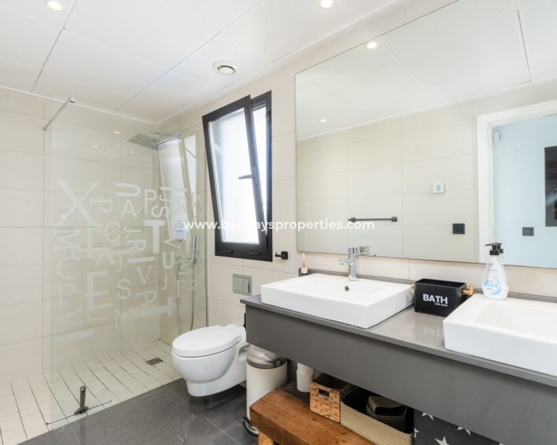 Reventa - Chalet Independiente - Urb. La Marina