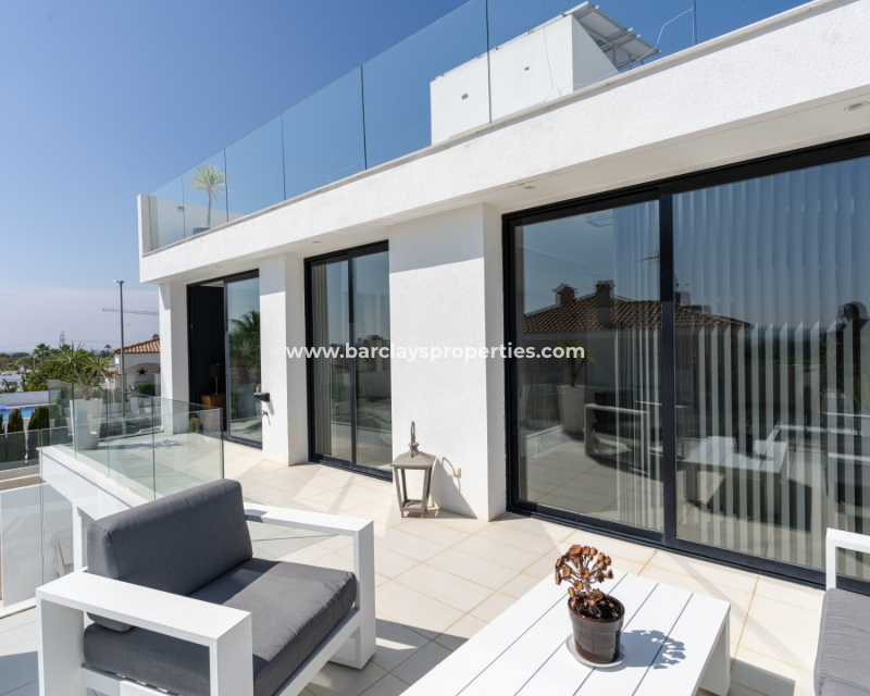 Reventa - Chalet Independiente - Urb. La Marina