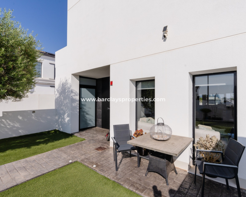 Reventa - Chalet Independiente - Urb. La Marina