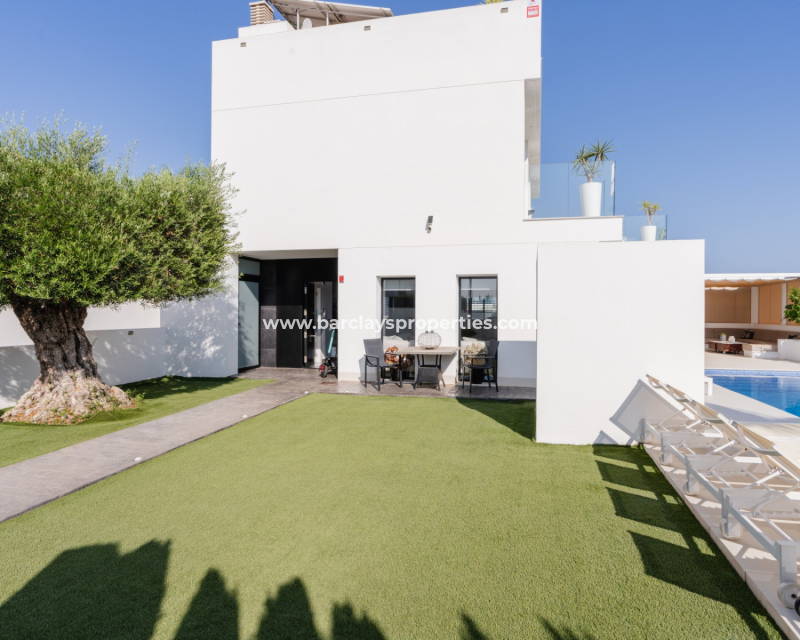 Reventa - Chalet Independiente - Urb. La Marina