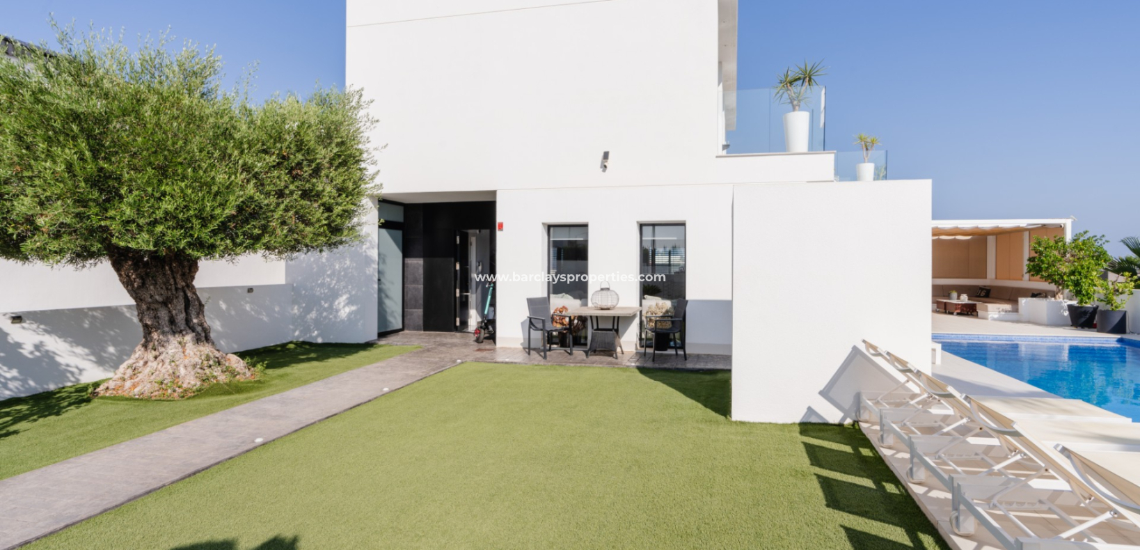 Reventa - Chalet Independiente - Urb. La Marina