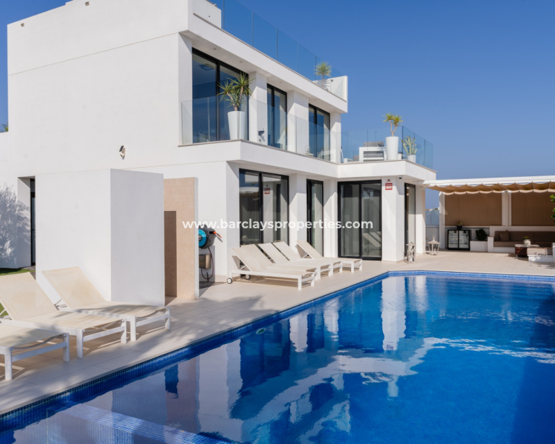 Reventa - Chalet Independiente - Urb. La Marina