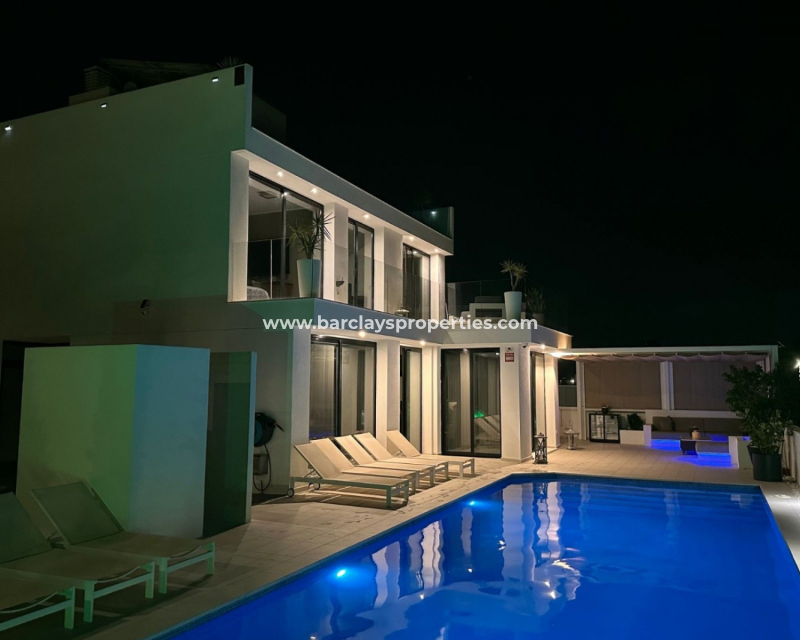Reventa - Chalet Independiente - Urb. La Marina