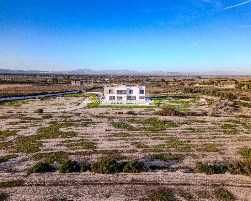Reventa - Chalet Independiente - Urb. La Marina