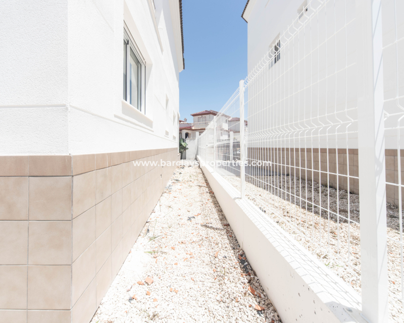 Reventa - Chalet Independiente - Urb. La Marina