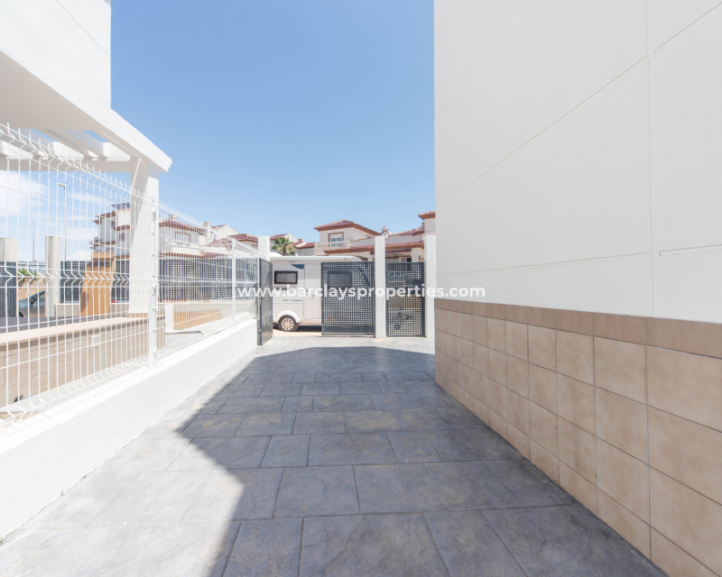 Reventa - Chalet Independiente - Urb. La Marina