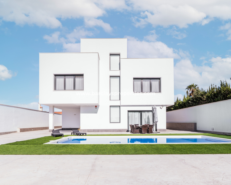 Reventa - Chalet Independiente - Urb. La Marina