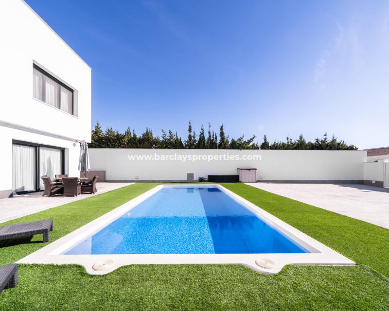 Reventa - Chalet Independiente - Urb. La Marina