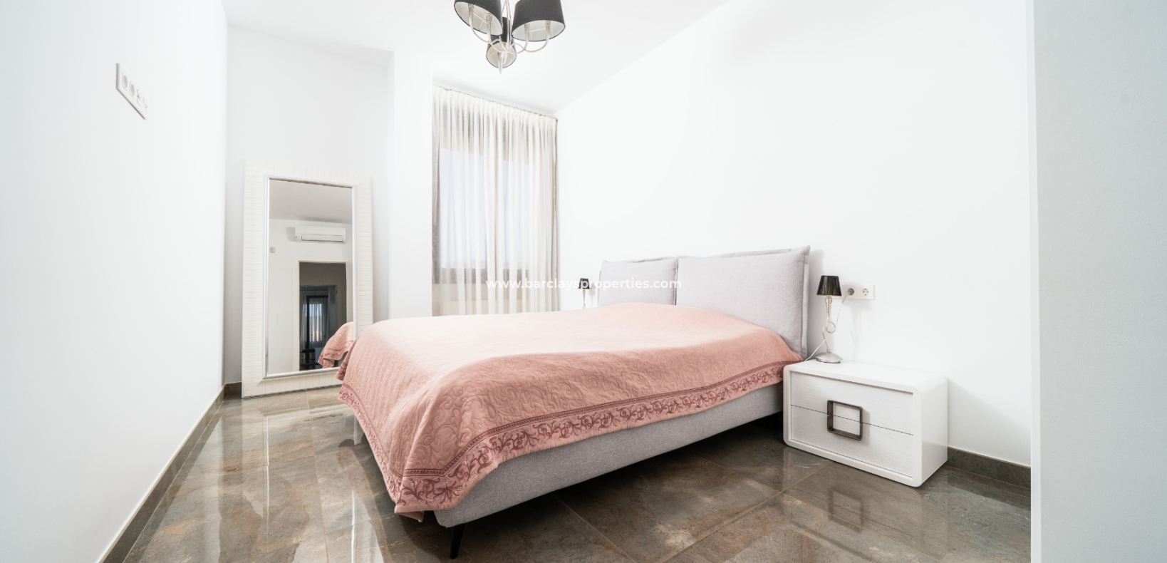 Reventa - Chalet Independiente - Urb. La Marina