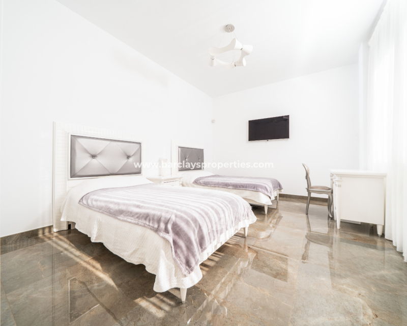 Reventa - Chalet Independiente - Urb. La Marina