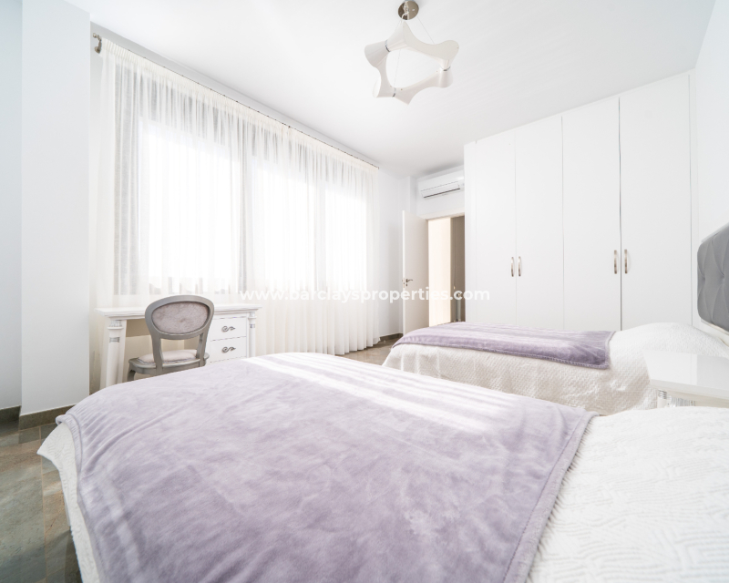 Reventa - Chalet Independiente - Urb. La Marina