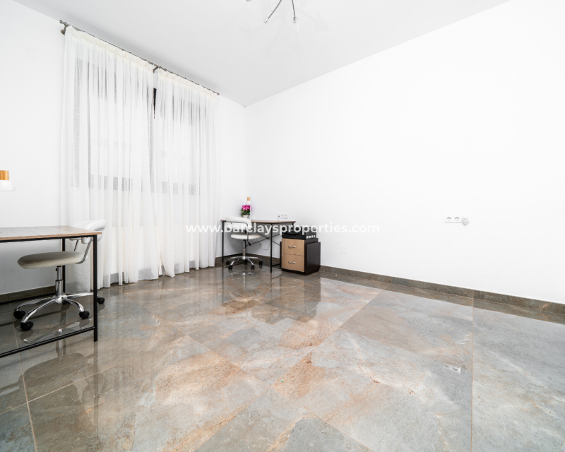 Reventa - Chalet Independiente - Urb. La Marina