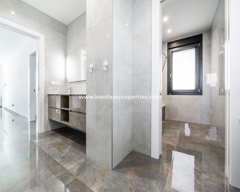 Reventa - Chalet Independiente - Urb. La Marina