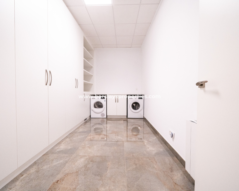 Reventa - Chalet Independiente - Urb. La Marina