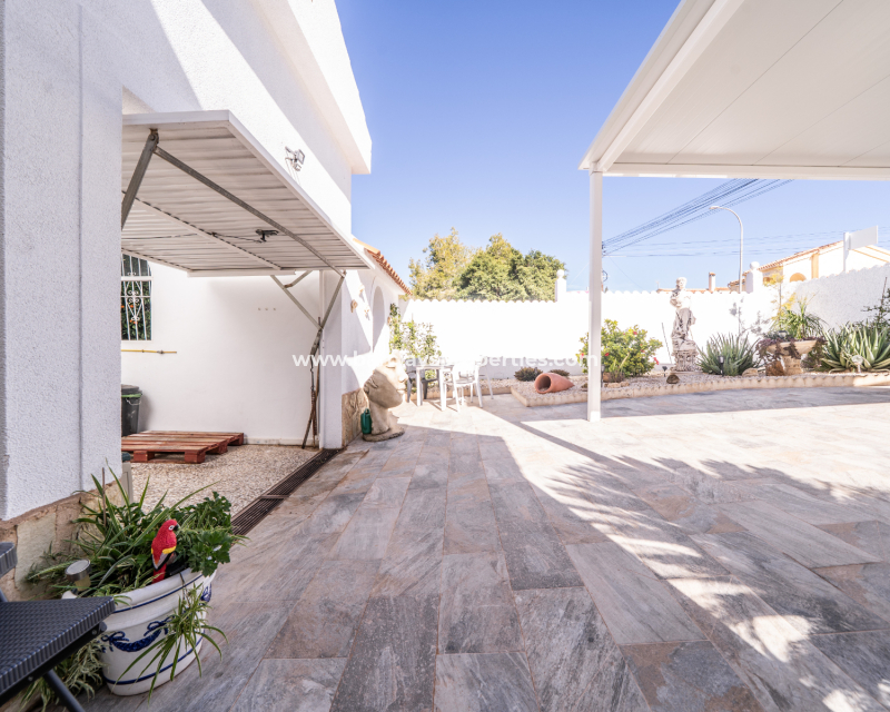 Reventa - Chalet Independiente - Urb. La Marina
