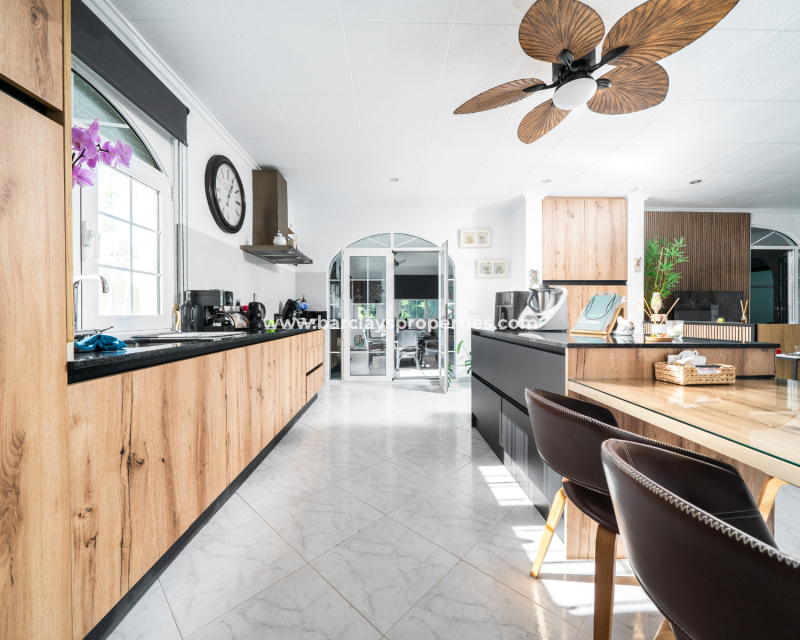 Reventa - Chalet Independiente - Urb. La Marina