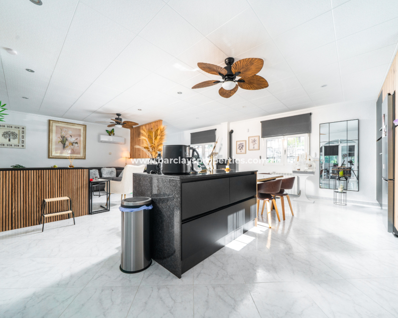 Reventa - Chalet Independiente - Urb. La Marina