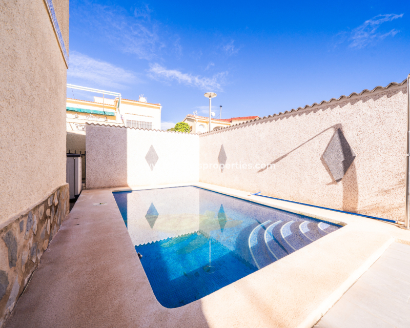 Reventa - Chalet Independiente - Urb. La Marina