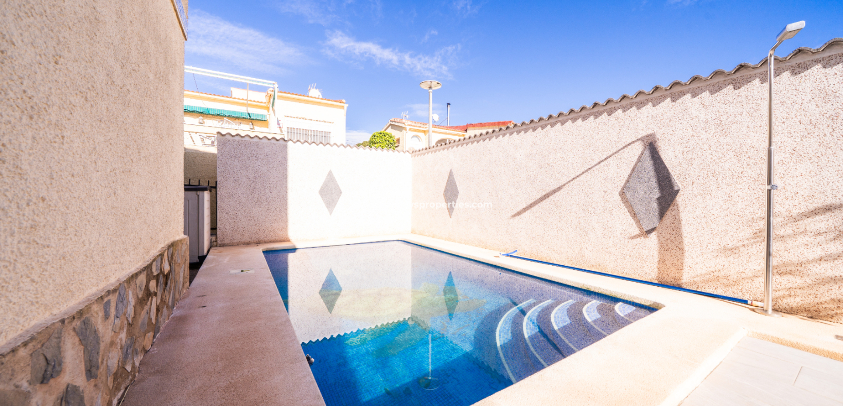 Reventa - Chalet Independiente - Urb. La Marina