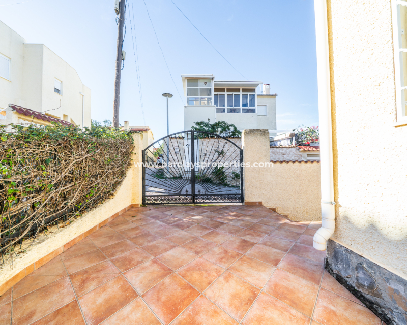 Reventa - Chalet Independiente - Urb. La Marina