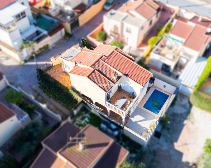 Reventa - Chalet Independiente - Urb. La Marina