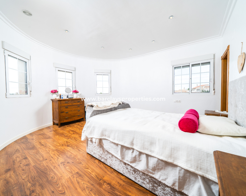 Reventa - Chalet Independiente - Urb. La Marina