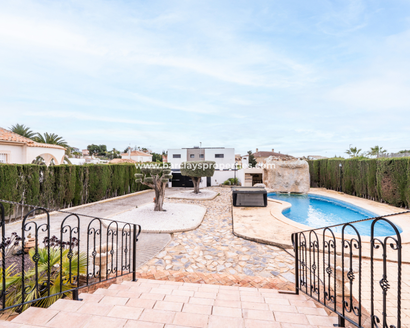 Reventa - Chalet Independiente - Urb. La Marina
