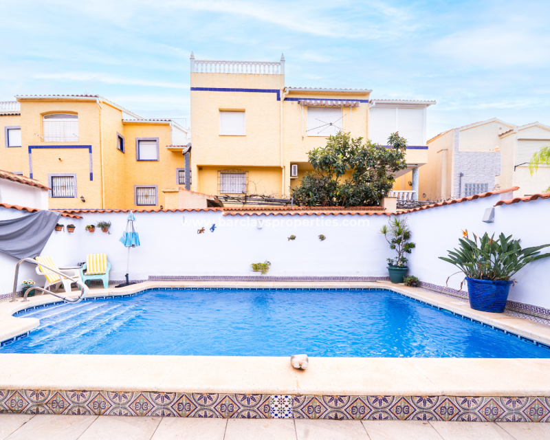 Reventa - Chalet Independiente - Urb. La Marina