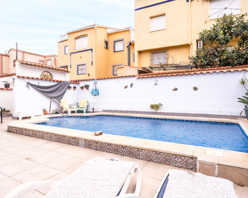 Reventa - Chalet Independiente - Urb. La Marina