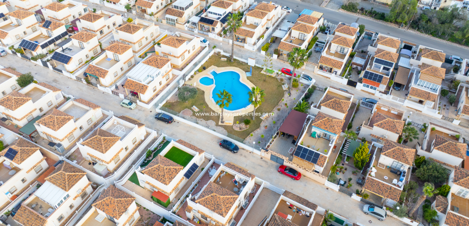 Reventa - Chalet Independiente - Urb. La Marina