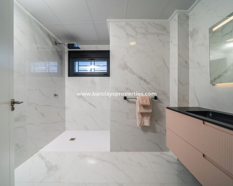 Reventa - Chalet Independiente - Urb. La Marina