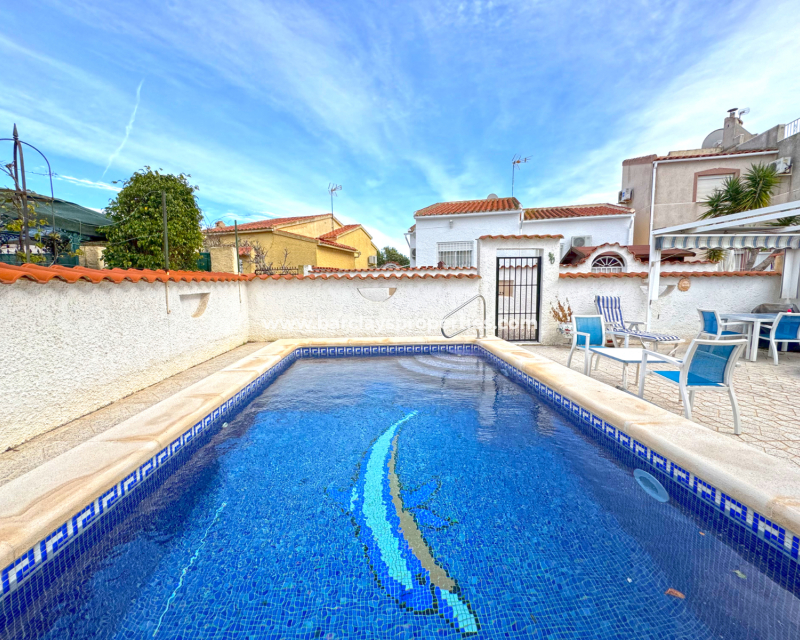 Reventa - Chalet Independiente - Urb. La Marina