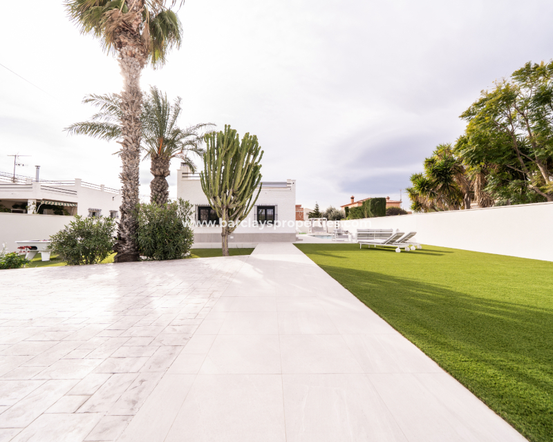 Reventa - Chalet Independiente - Urb. La Marina