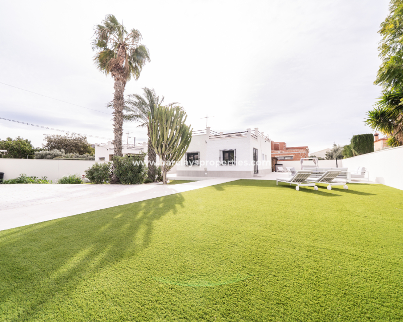 Reventa - Chalet Independiente - Urb. La Marina