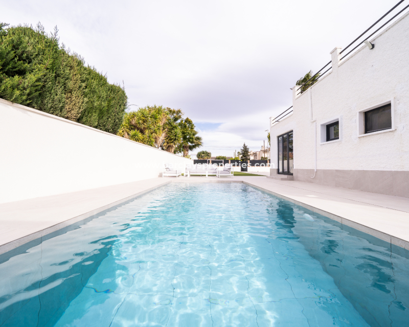 Reventa - Chalet Independiente - Urb. La Marina