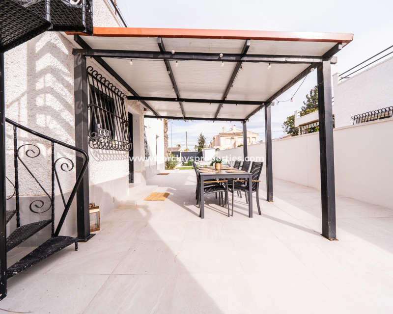Reventa - Chalet Independiente - Urb. La Marina