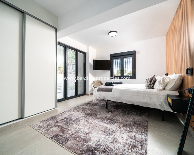 Reventa - Chalet Independiente - Urb. La Marina