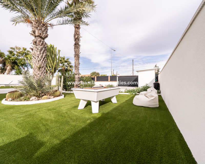 Reventa - Chalet Independiente - Urb. La Marina