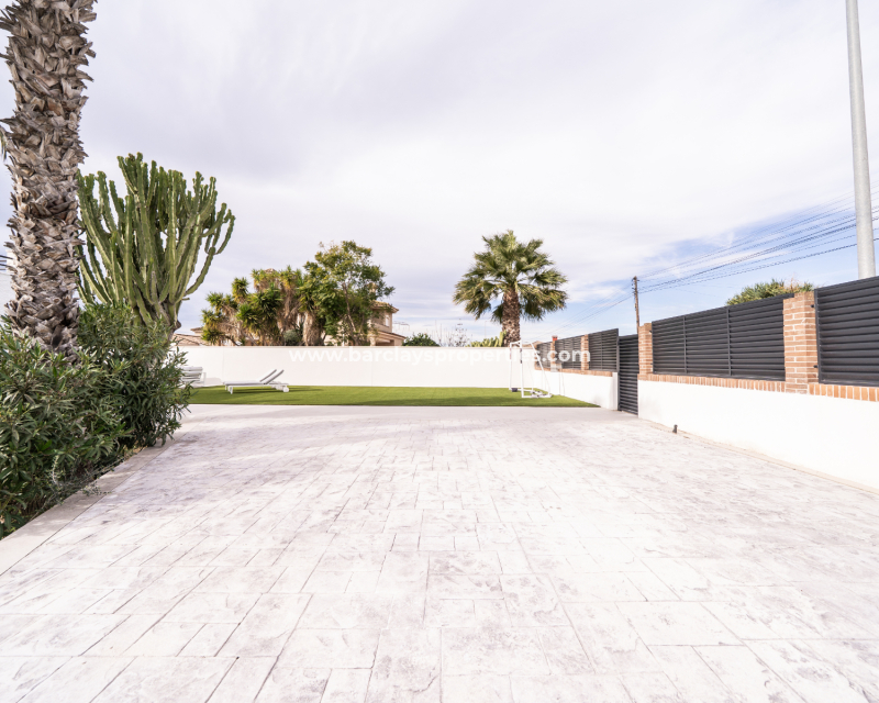 Reventa - Chalet Independiente - Urb. La Marina
