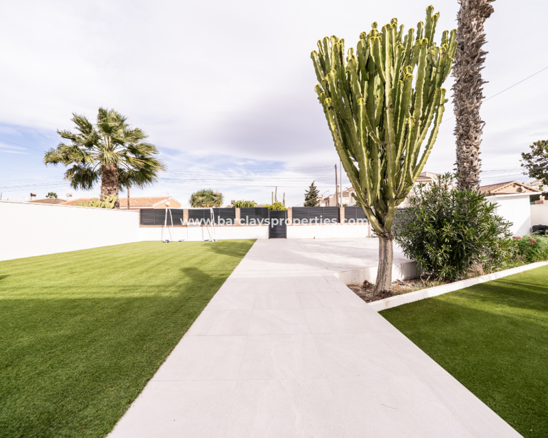 Reventa - Chalet Independiente - Urb. La Marina