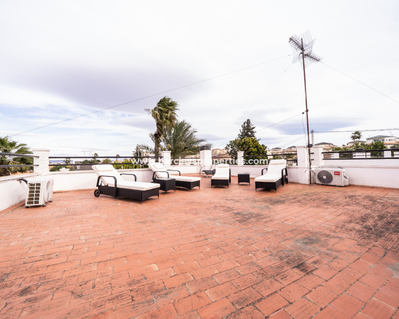 Reventa - Chalet Independiente - Urb. La Marina