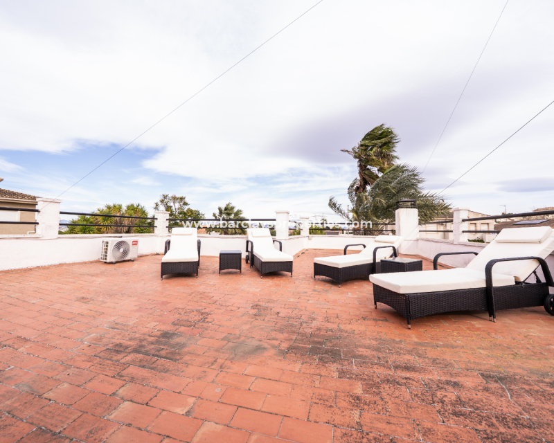 Reventa - Chalet Independiente - Urb. La Marina