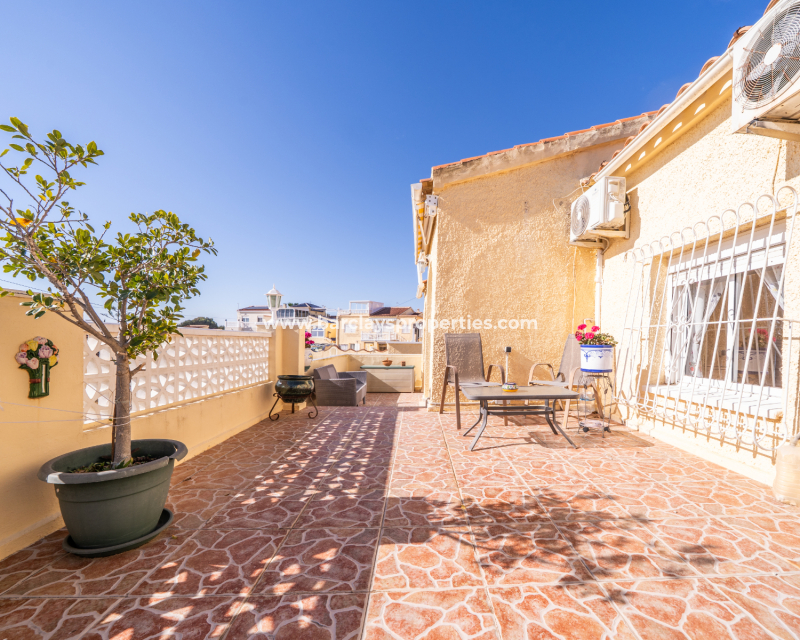 Reventa - Chalet Independiente - Urb. La Marina