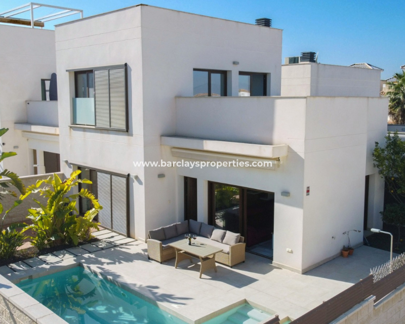 Reventa - Chalet Independiente - Urb. La Marina