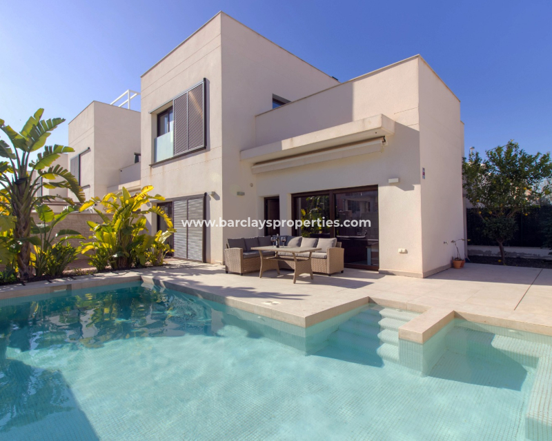 Reventa - Chalet Independiente - Urb. La Marina